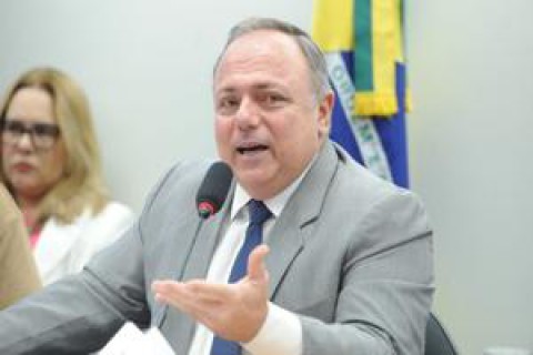 Projeto define antissemitismo e veda negação ou relativismo do Holocausto 