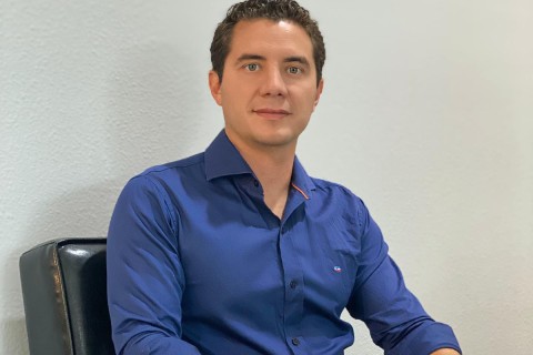 Enquanto os EUA atraem bilionários para governar, Brasil se perde em debates periféricos